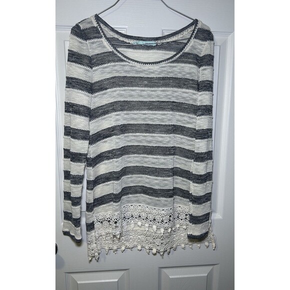 Maurice’s Women Long Sleeve Crochet Striped Sweater White/Gray Size Medium NWOT - Picture 1 of 7